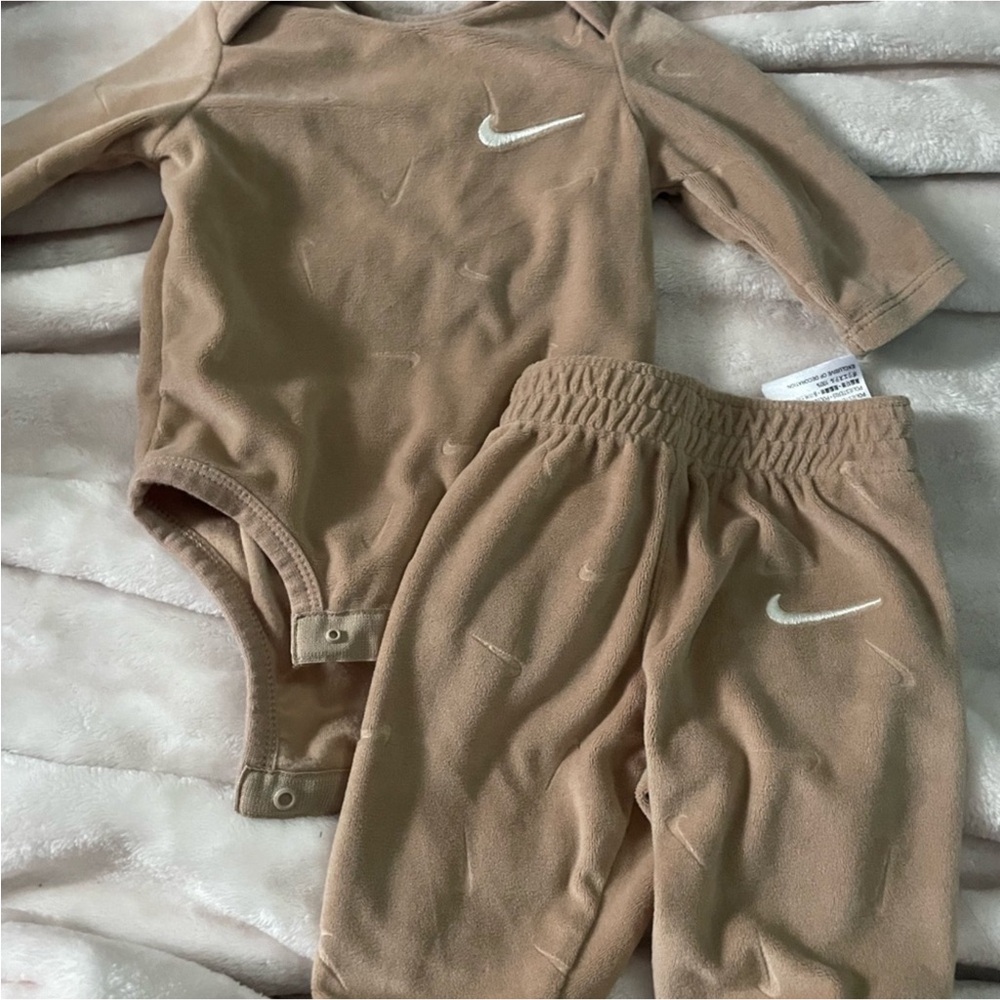 Nike Velour Infant set EUC
